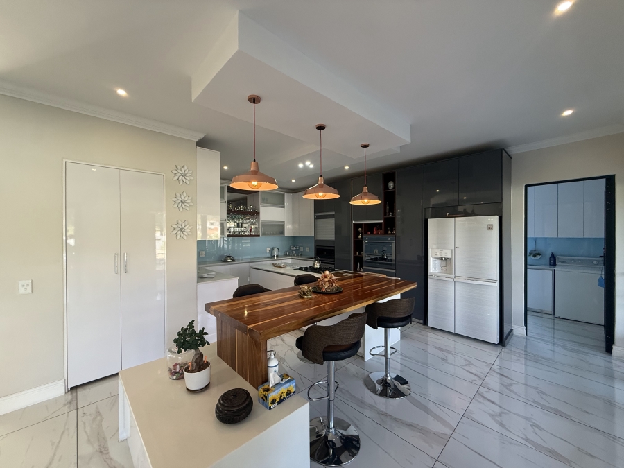5 Bedroom Property for Sale in The Islands Estates North West